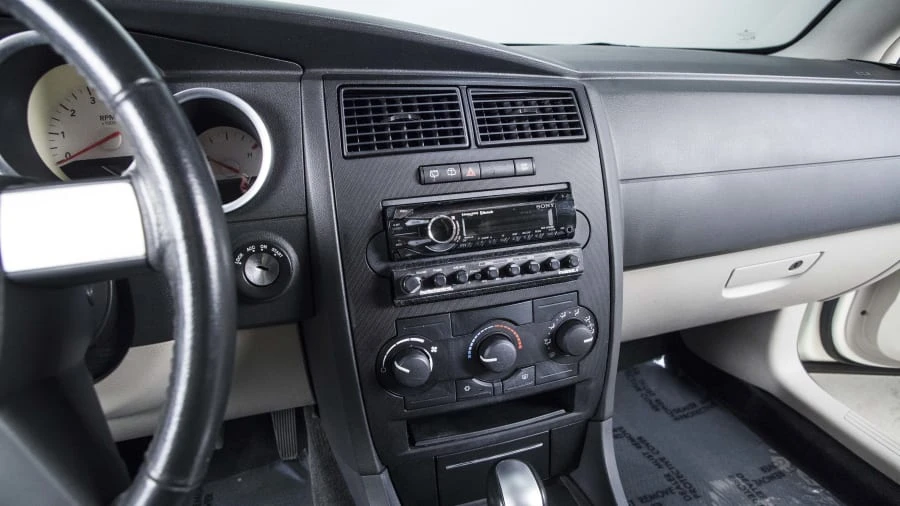 2005 Dodge Magnum 2nd Gen Wagon - Image 10 of 12