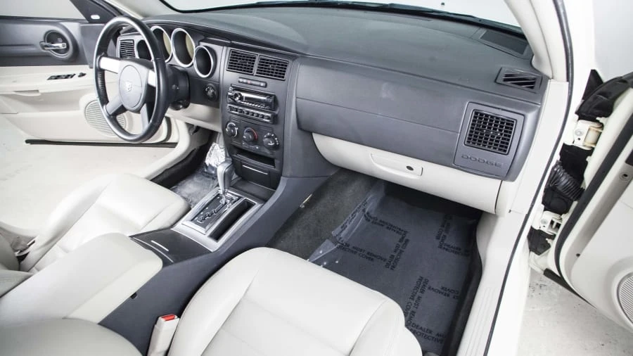 2005 Dodge Magnum 2nd Gen Wagon - Image 11 of 12