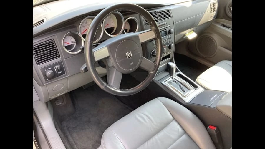 2005 Dodge Magnum 2nd Gen Wagon - Image 4 of 13