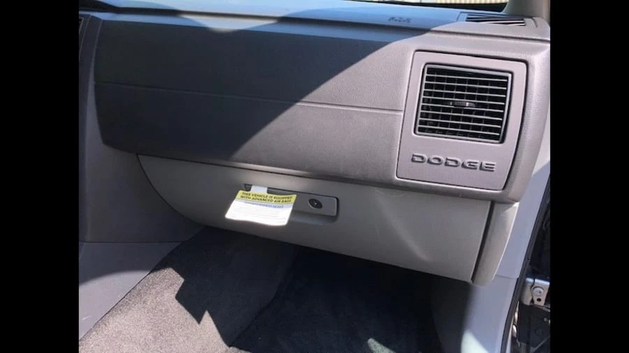 2005 Dodge Magnum 2nd Gen Wagon - Image 8 of 13