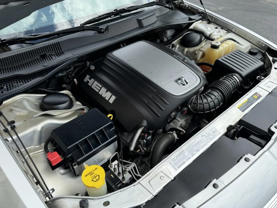 2005 Dodge Magnum 2nd Gen Wagon - Image 11 of 13