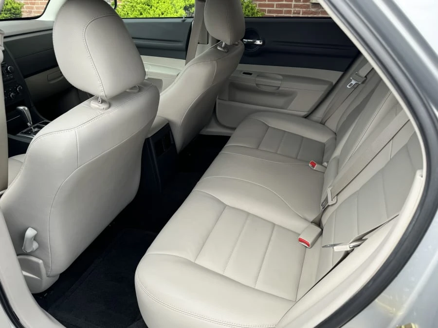 2005 Dodge Magnum 2nd Gen Wagon - Image 9 of 13