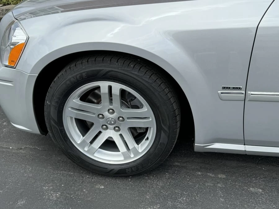 2005 Dodge Magnum 2nd Gen Wagon - Image 4 of 13