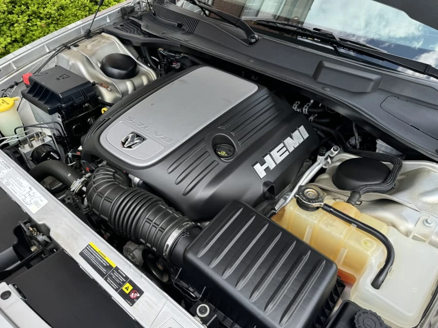 2005 Dodge Magnum 2nd Gen Wagon - Image 12 of 13