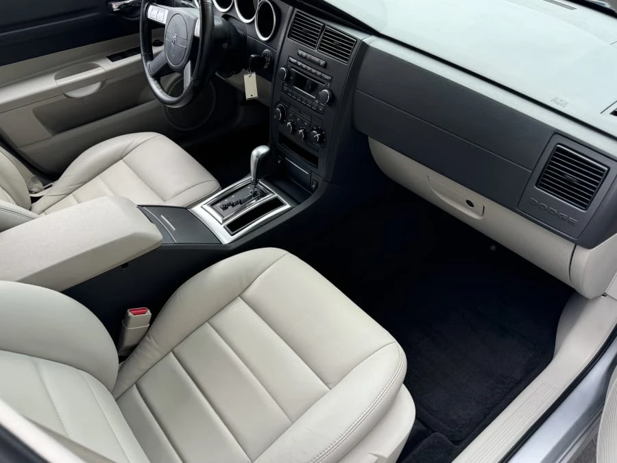 2005 Dodge Magnum 2nd Gen Wagon - Image 8 of 13