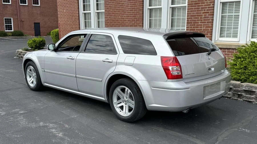 2005 Dodge Magnum 2nd Gen Wagon - Image 3 of 13
