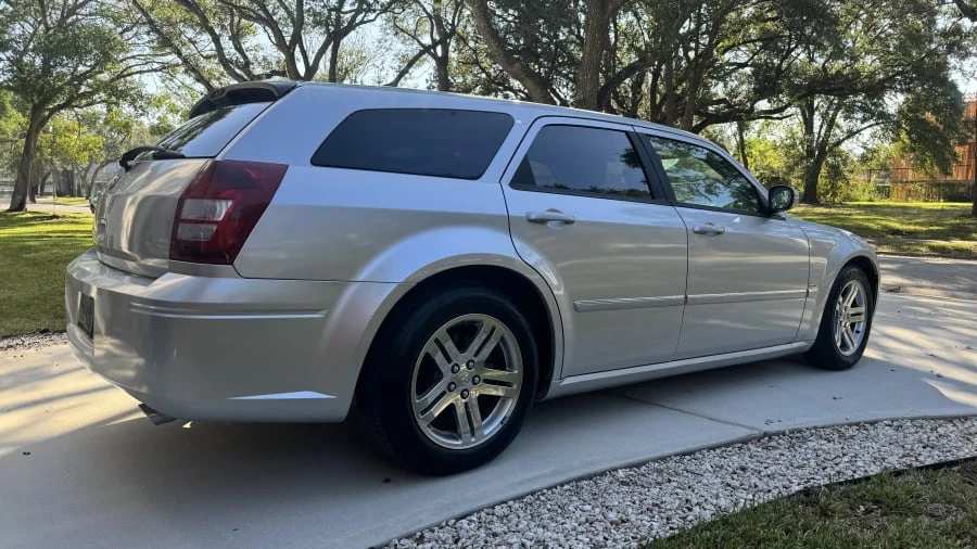 2005 Dodge Magnum 2nd Gen Wagon - Image 3 of 19