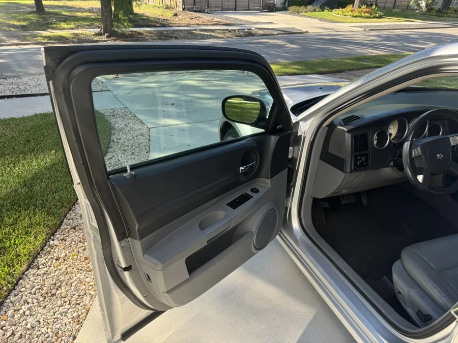2005 Dodge Magnum 2nd Gen Wagon - Image 15 of 19