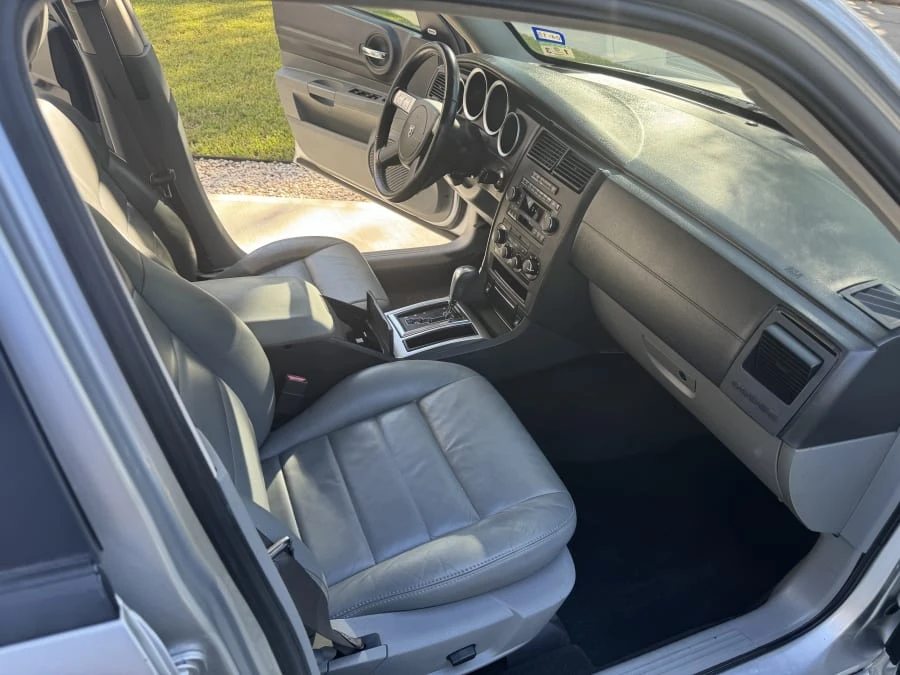 2005 Dodge Magnum 2nd Gen Wagon - Image 17 of 19