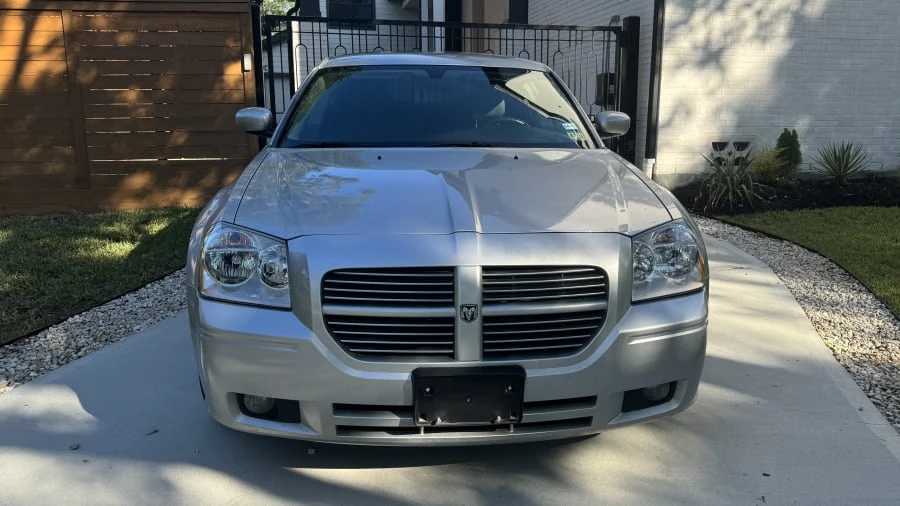 2005 Dodge Magnum 2nd Gen Wagon - Image 4 of 19