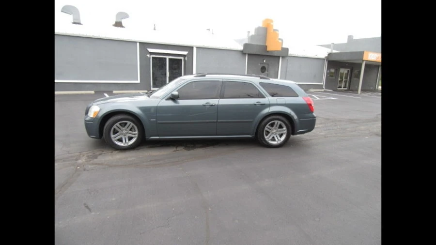 2005 Dodge Magnum 2nd Gen Wagon - Image 2 of 26