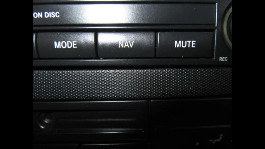 2005 Dodge Magnum 2nd Gen Wagon - Image 9 of 26