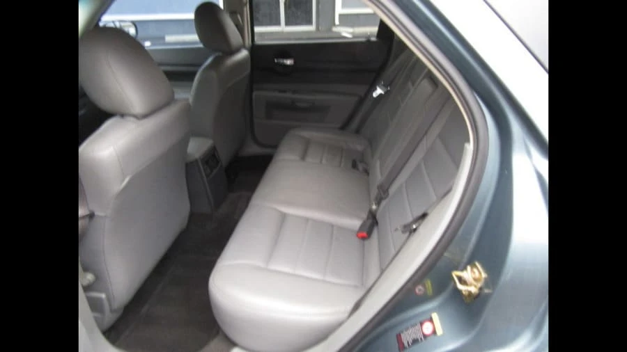 2005 Dodge Magnum 2nd Gen Wagon - Image 21 of 26