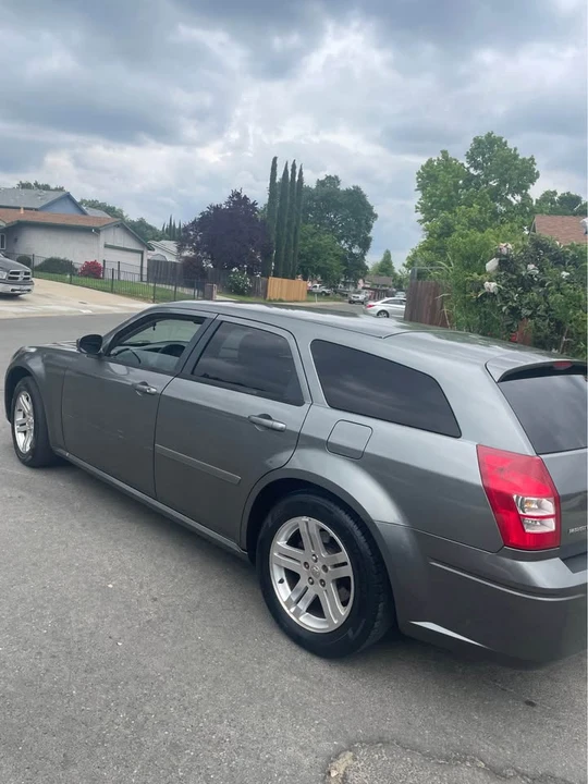2005 Dodge Magnum 2nd Gen Wagon - Image 3 of 7