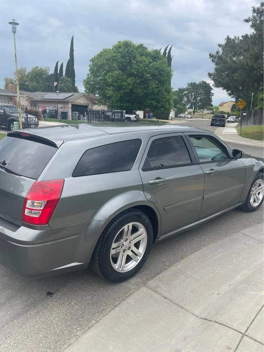 2005 Dodge Magnum 2nd Gen Wagon - Image 4 of 7