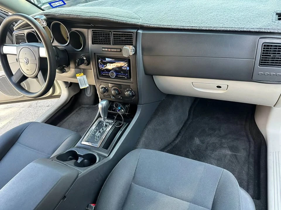 2005 Dodge Magnum 2nd Gen Wagon - Image 16 of 20