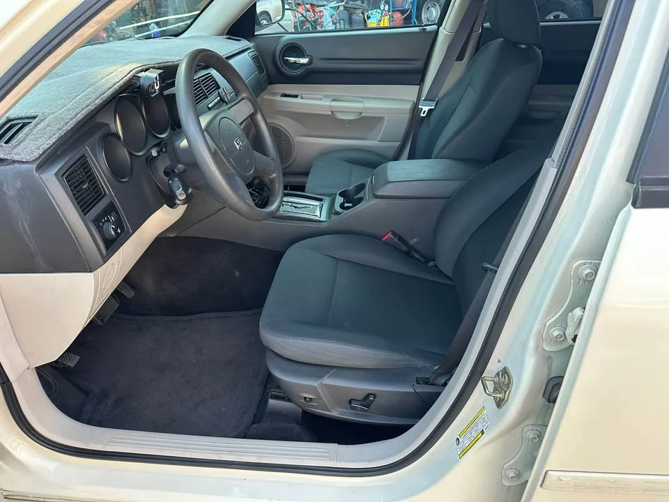 2005 Dodge Magnum 2nd Gen Wagon - Image 17 of 20