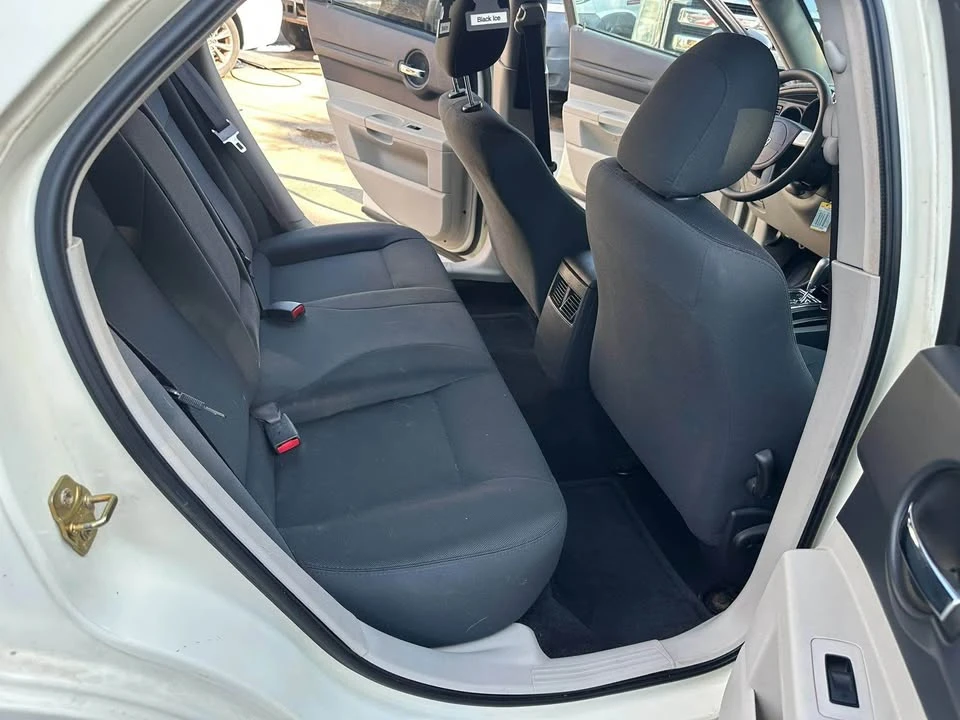 2005 Dodge Magnum 2nd Gen Wagon - Image 18 of 20