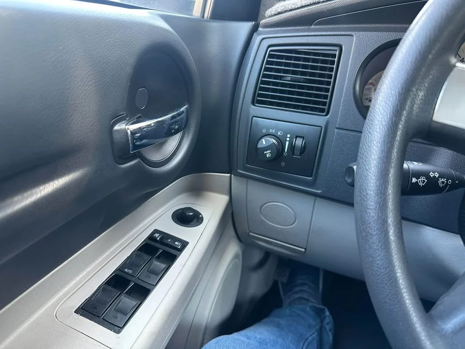 2005 Dodge Magnum 2nd Gen Wagon - Image 11 of 20