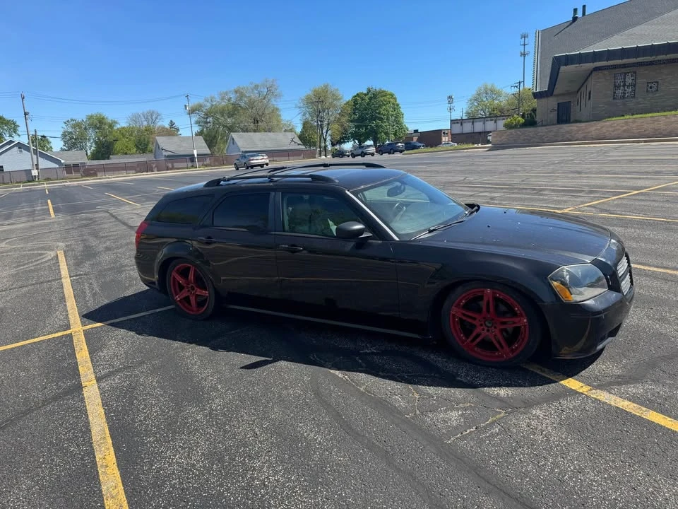 2005 Dodge Magnum 2nd Gen Wagon - Image 2 of 10