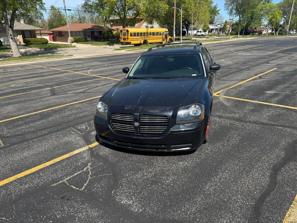 2005 Dodge Magnum 2nd Gen Wagon - Image 3 of 10