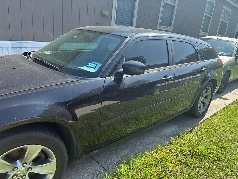 2005 Dodge Magnum 2nd Gen Wagon - Image 3 of 7