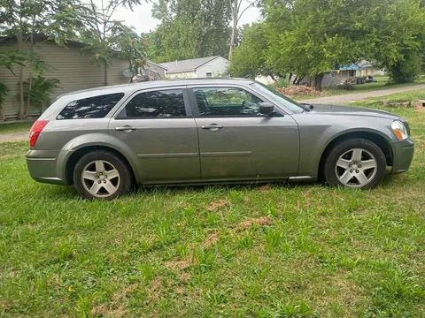 2005 Dodge Magnum SE Sport Wagon 4D