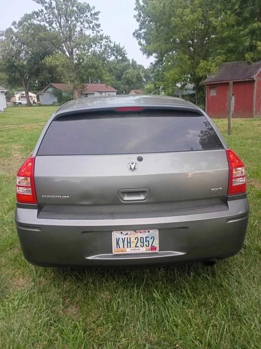 2005 Dodge Magnum 2nd Gen Wagon - Image 3 of 7