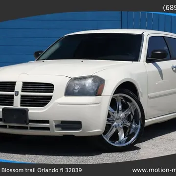 2005 Dodge Magnum SE Sport Wagon 4D