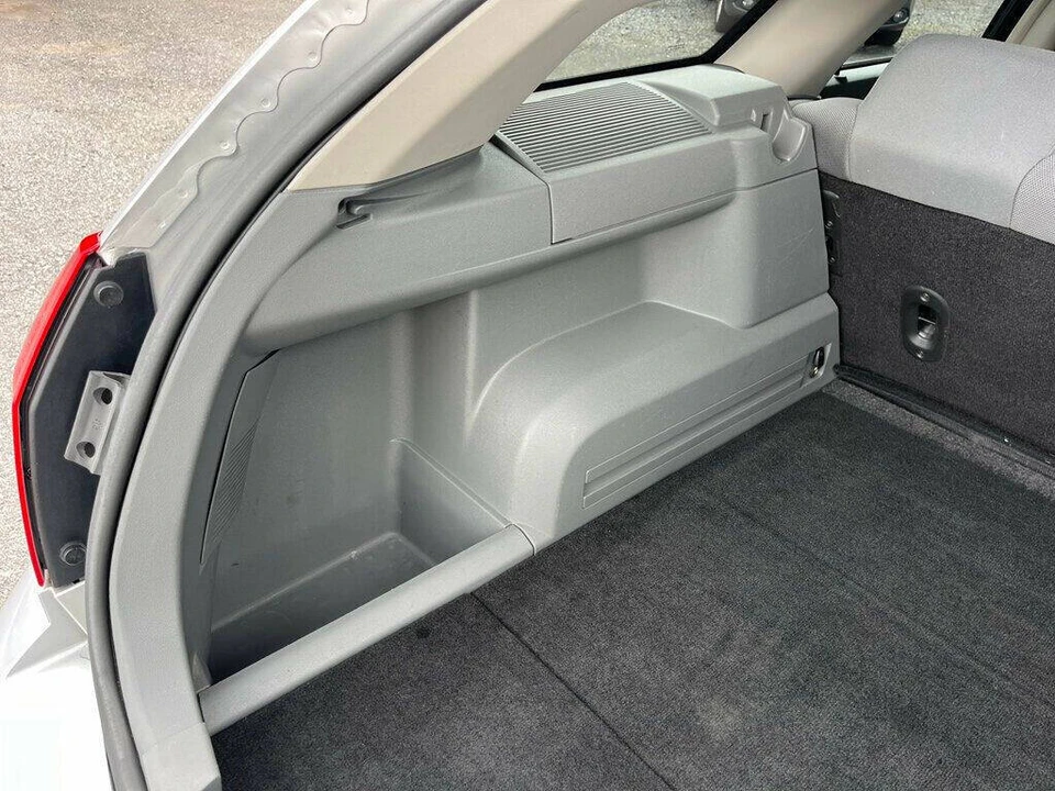 2005 Dodge Magnum 2nd Gen Wagon - Image 25 of 31