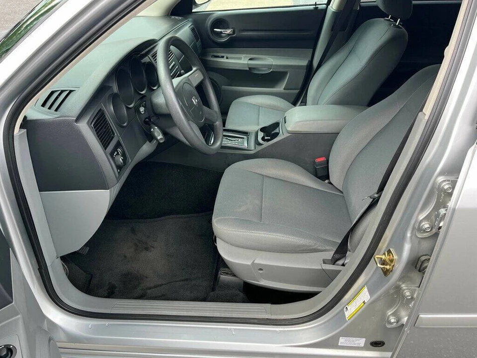 2005 Dodge Magnum 2nd Gen Wagon - Image 14 of 31