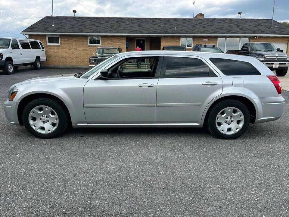 2005 Dodge Magnum 2nd Gen Wagon - Image 7 of 31