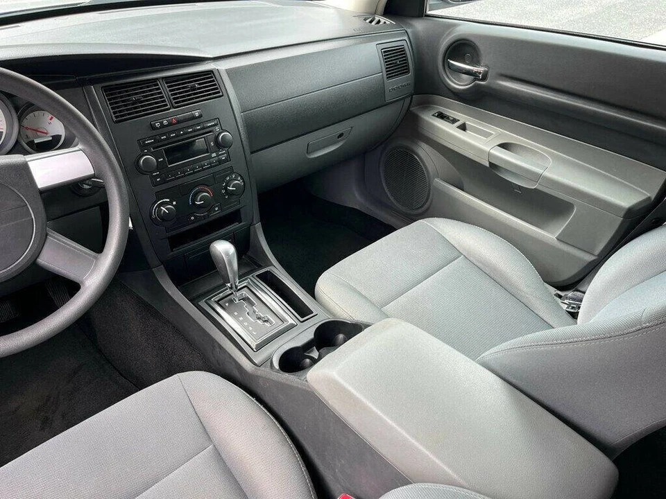 2005 Dodge Magnum 2nd Gen Wagon - Image 18 of 31
