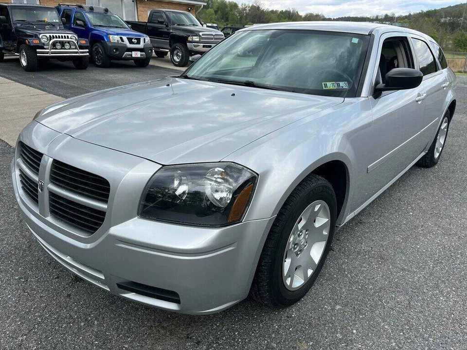 2005 Dodge Magnum 2nd Gen Wagon - Image 6 of 31