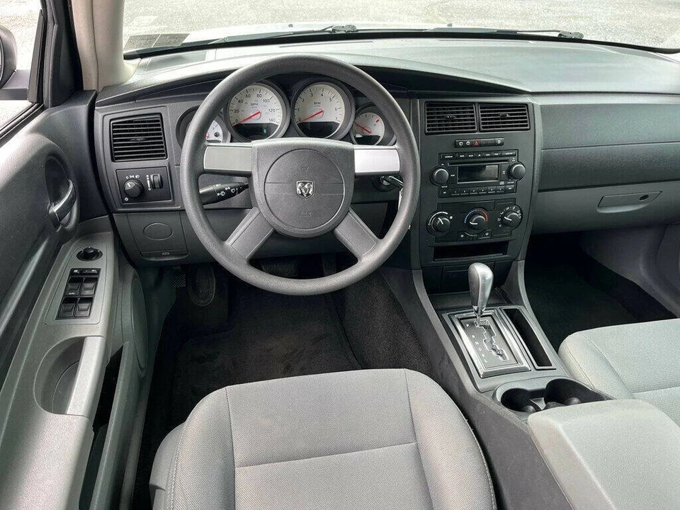 2005 Dodge Magnum 2nd Gen Wagon - Image 17 of 31