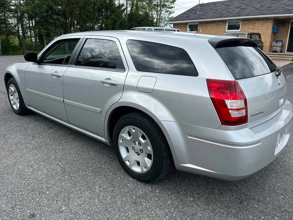 2005 Dodge Magnum 2nd Gen Wagon - Image 8 of 31
