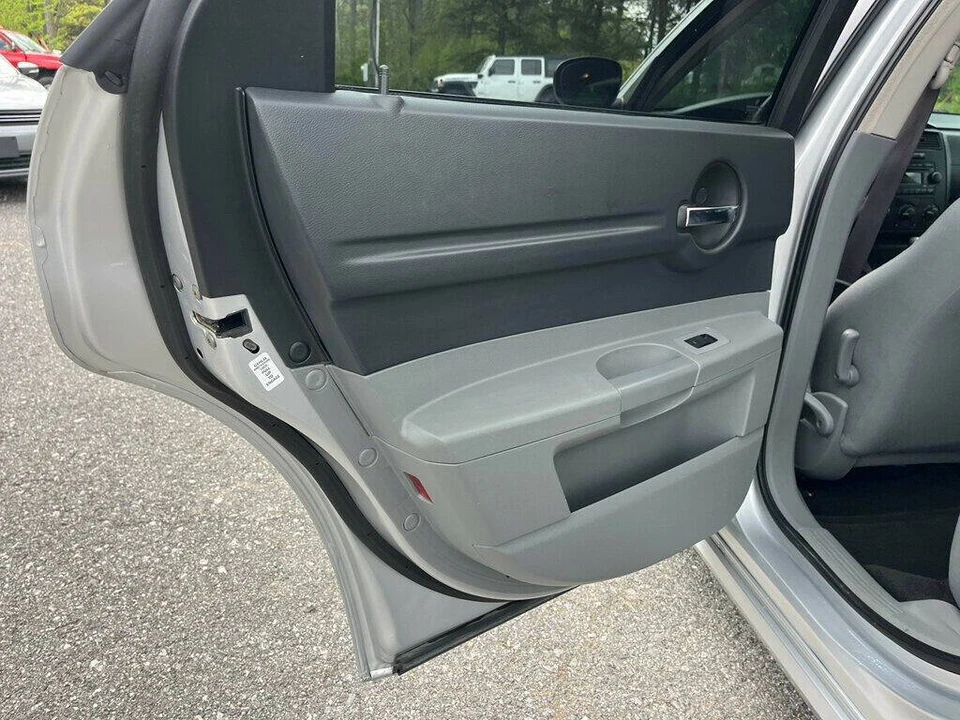 2005 Dodge Magnum 2nd Gen Wagon - Image 21 of 31