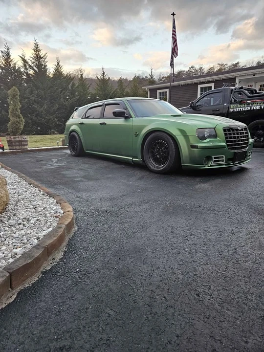 2005 Dodge Magnum SRT8 2nd Gen - Image 2 of 2