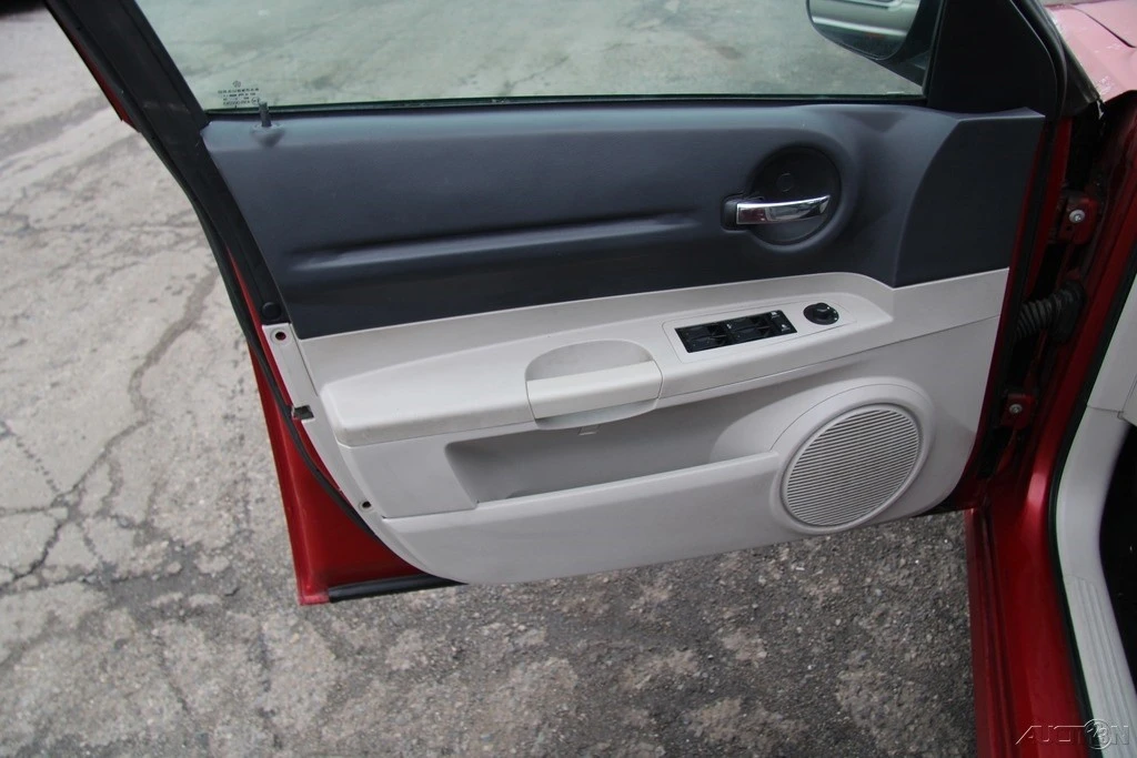 2005 Dodge Magnum 2nd Gen Wagon - Image 11 of 21