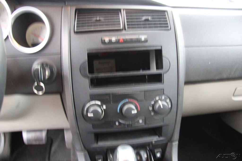2005 Dodge Magnum 2nd Gen Wagon - Image 16 of 21