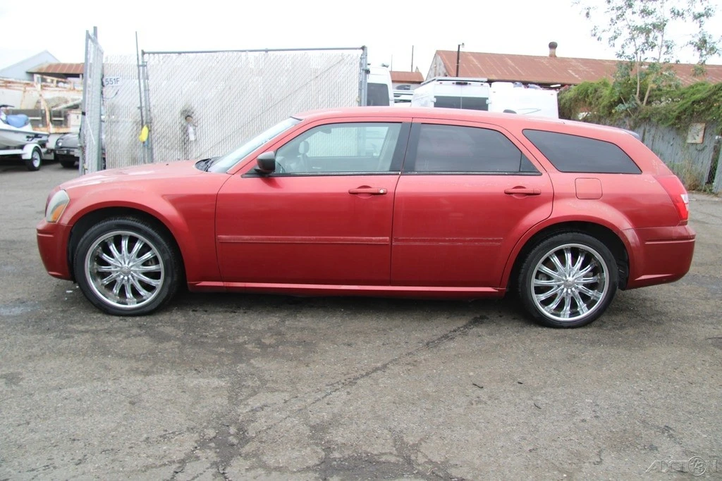 2005 Dodge Magnum 2nd Gen Wagon - Image 3 of 21