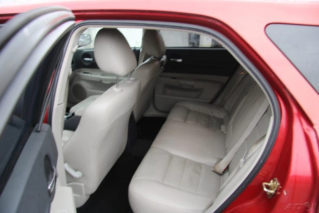 2005 Dodge Magnum 2nd Gen Wagon - Image 19 of 21