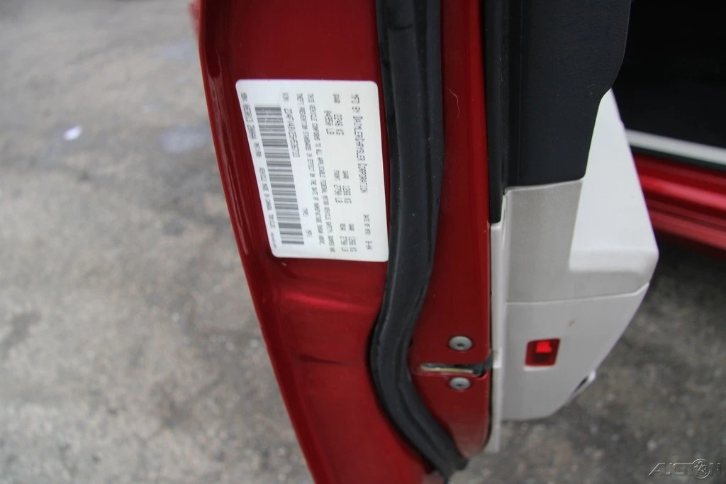 2005 Dodge Magnum 2nd Gen Wagon - Image 10 of 21
