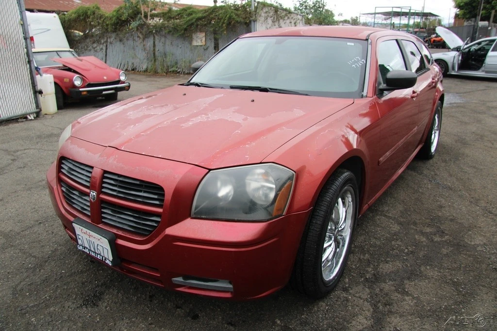 2005 Dodge Magnum 2nd Gen Wagon - Image 2 of 21