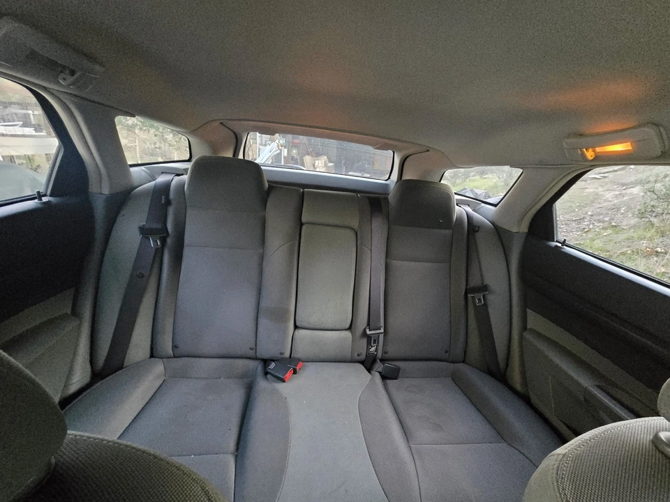 2005 Dodge Magnum 2nd Gen Wagon - Image 5 of 7