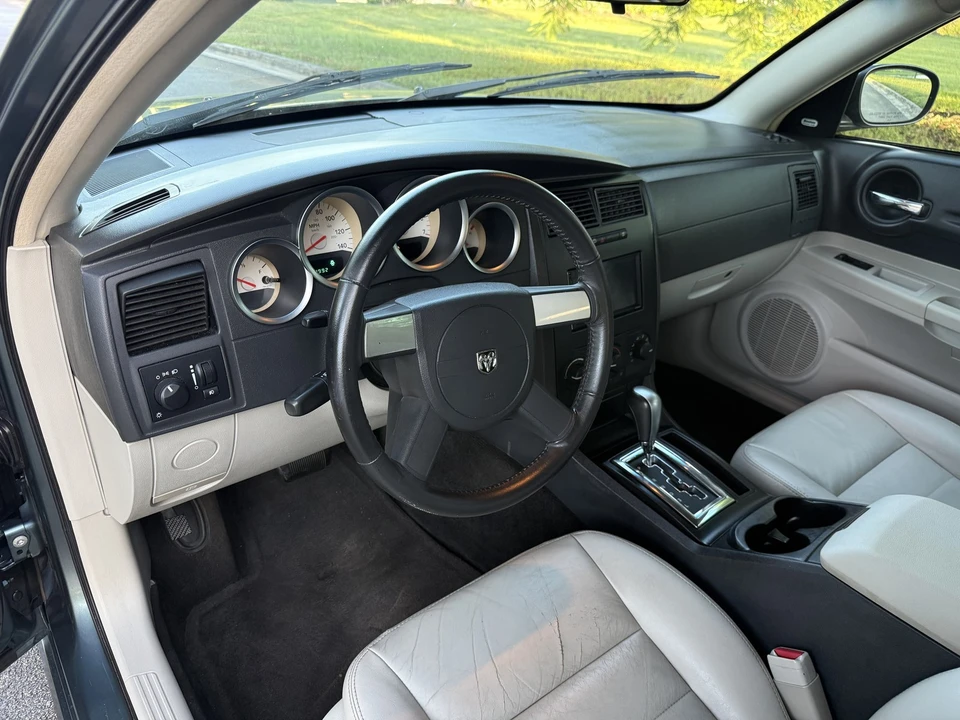 2005 Dodge Magnum 2nd Gen Wagon - Image 11 of 31