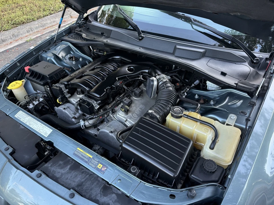 2005 Dodge Magnum 2nd Gen Wagon - Image 19 of 31