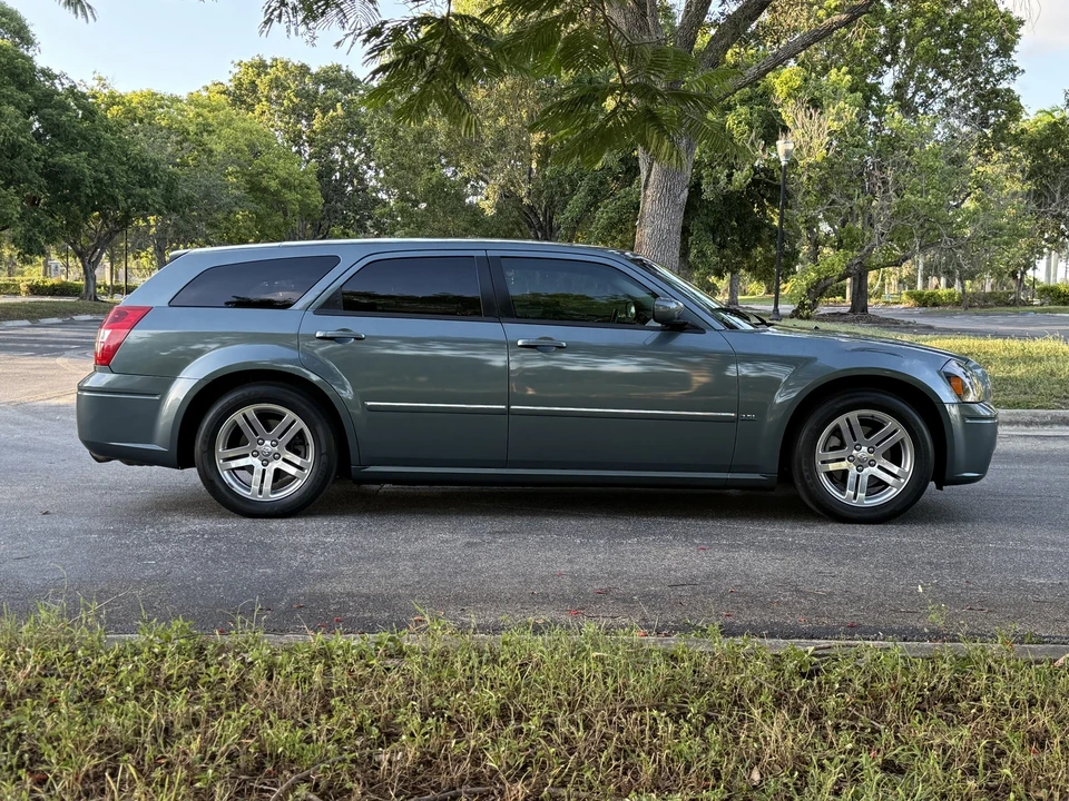 2005 Dodge Magnum 2nd Gen Wagon - Image 7 of 31