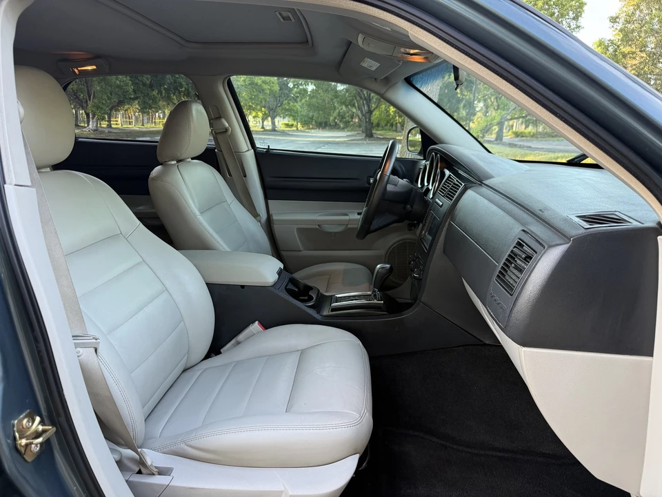 2005 Dodge Magnum 2nd Gen Wagon - Image 12 of 31