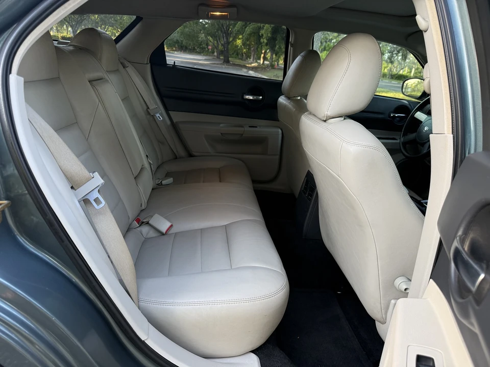 2005 Dodge Magnum 2nd Gen Wagon - Image 15 of 31